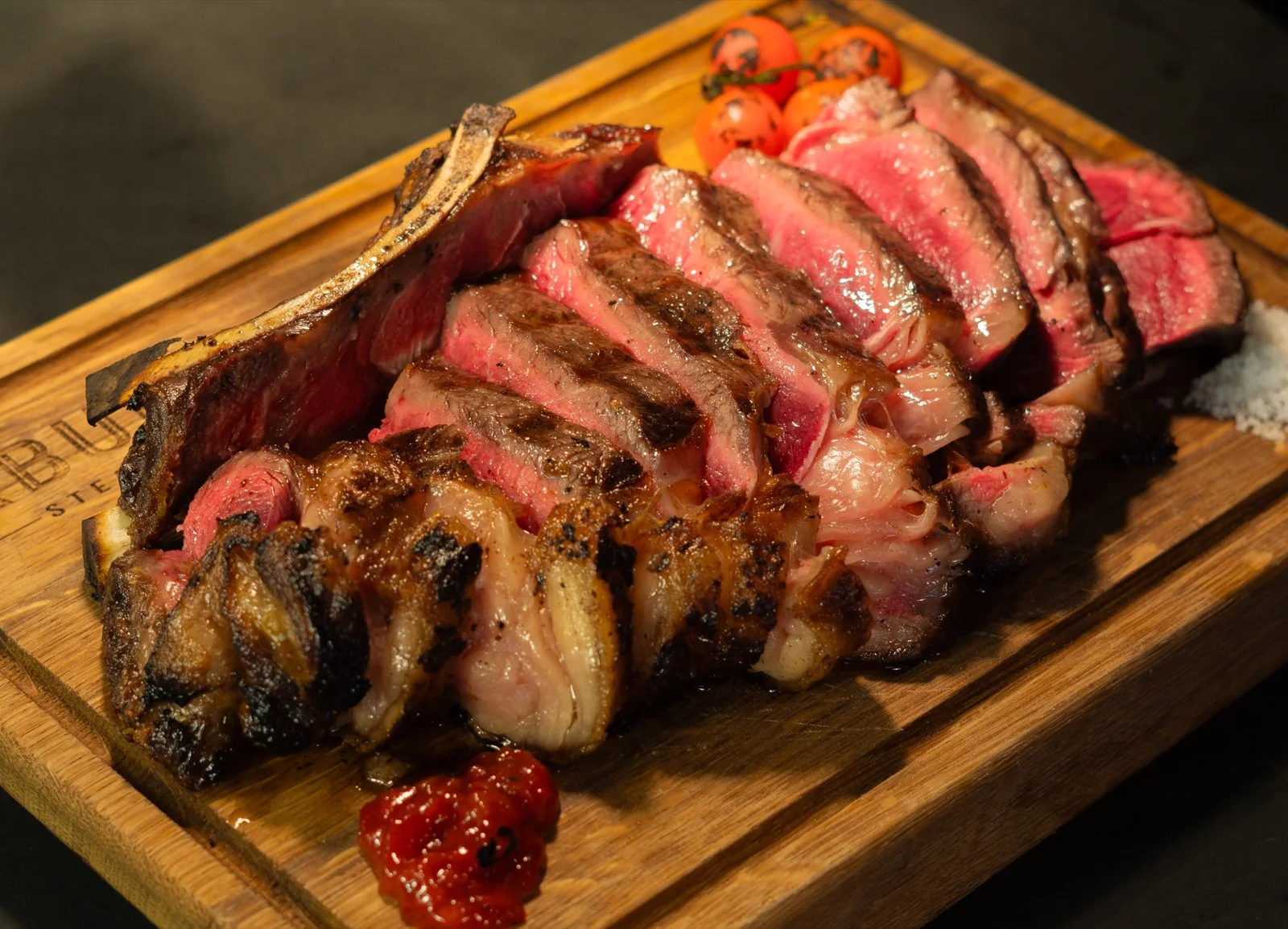Corte de carne servido no KBueno